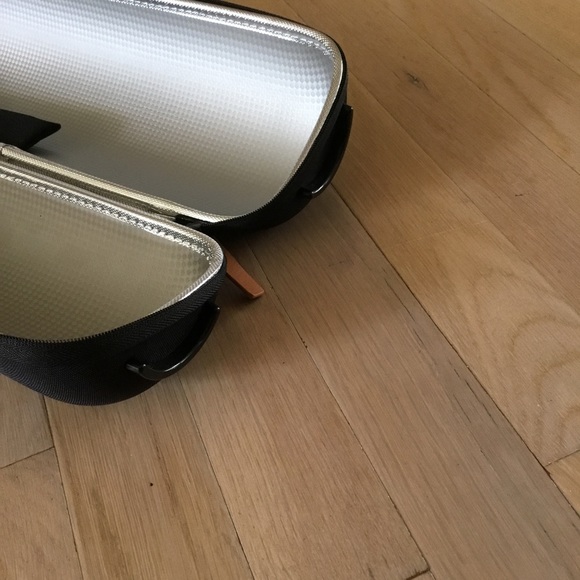 Black Wine Bottle Carrier - Picture 4 of 6